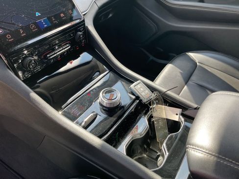 Used 2023 Jeep Grand Cherokee Limited w/ Black Appearance Package image 21