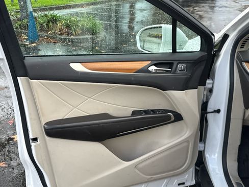 Used 2017 Lincoln MKC Select w/ Select Plus Package image 27