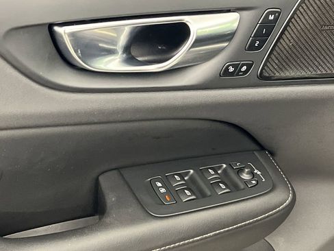 Used 2021 Volvo V60 T5 Cross Country image 16