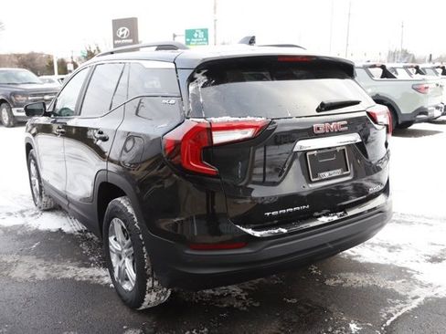 Used 2022 GMC Terrain SLE w/ Driver Convenience Package image 7