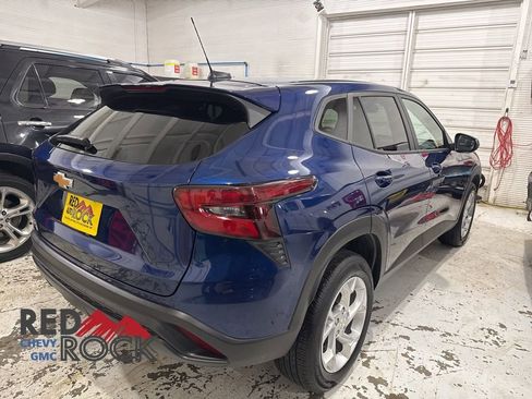 Used 2024 Chevrolet Trax LS w/ LS Convenience Package image 4