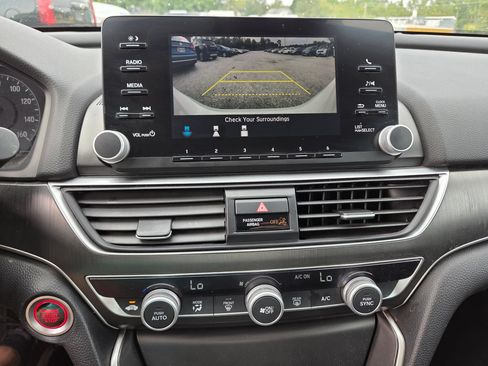 Used 2018 Honda Accord LX image 9
