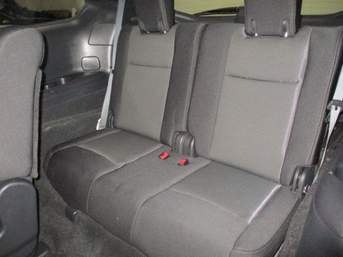 Used 2019 Nissan Pathfinder S image 26