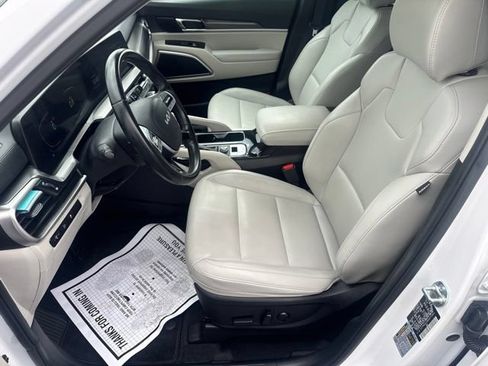 Used 2024 Kia Telluride S FWD image 12