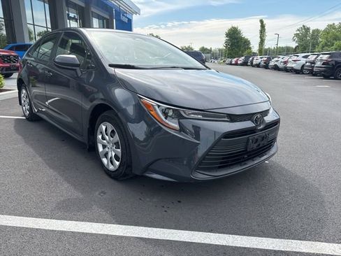Used 2023 Toyota Corolla LE w/ Carpet Mat Package (TMS) FWD image 4