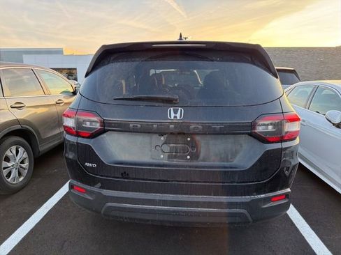 Used 2023 Honda Pilot LX image 3