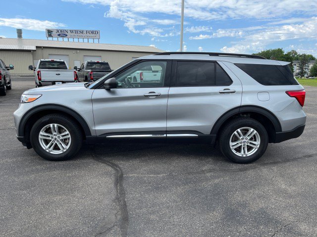 Used 2023 Ford Explorer XLT w/ Equipment Group 202A AWD/4WD image 2