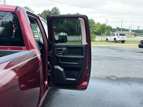 Used 2017 RAM 1500 Express RWD image 27