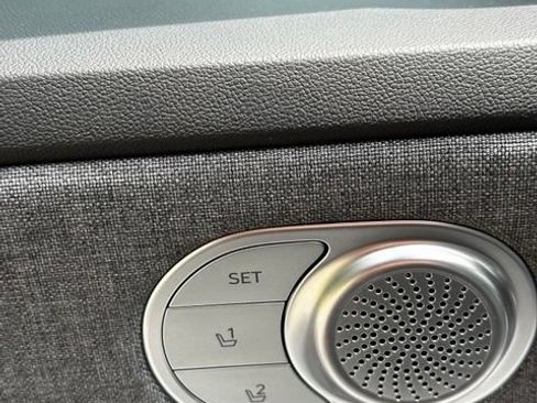 Certified 2025 Hyundai Elantra Limited FWD image 12