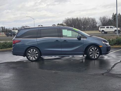 Used 2025 Honda Odyssey Elite image 3