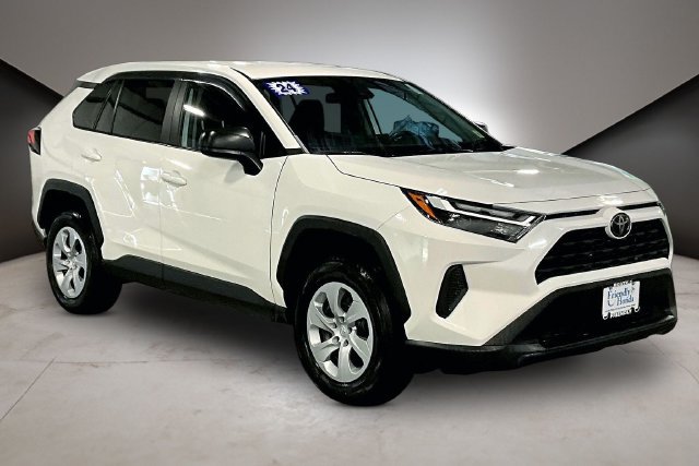Used 2024 Toyota RAV4 LE AWD/4WD image 3