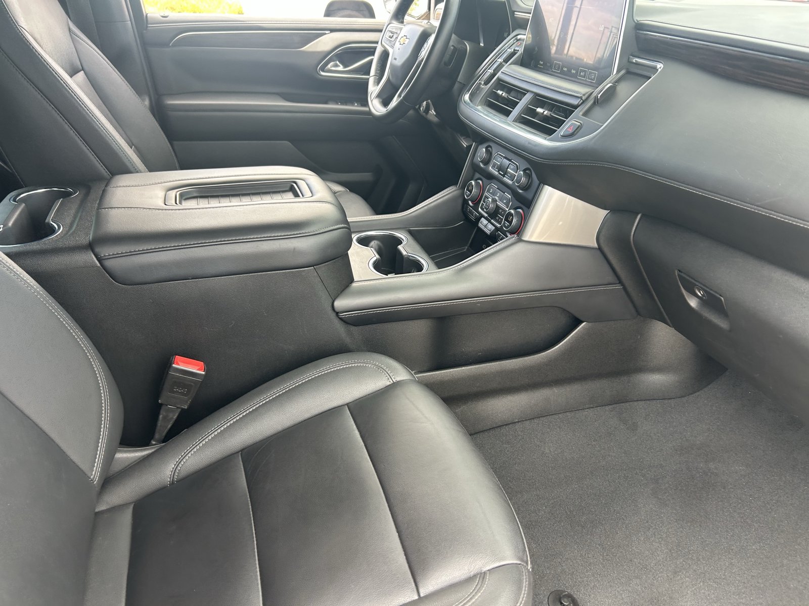 Used 2024 Chevrolet Suburban LT RWD image 12
