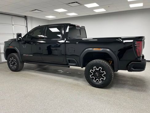 Used 2024 GMC Sierra 2500 AT4X AWD/4WD image 10