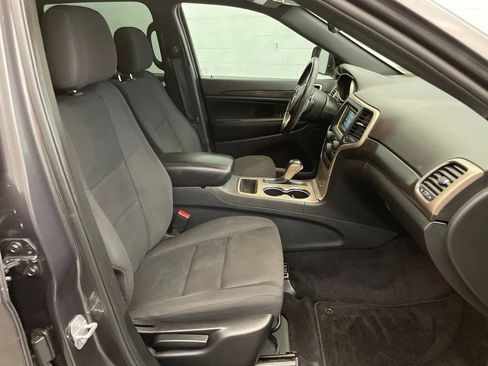Used 2017 Jeep Grand Cherokee Laredo w/ Quick Order Package 23E AWD/4WD image 23