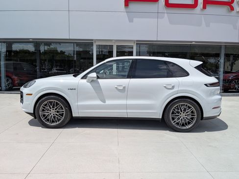 New 2026 Porsche Cayenne Turbo AWD/4WD image 2