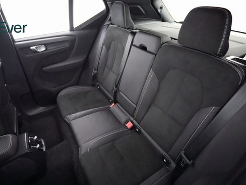 Used 2023 Volvo XC40 Recharge Ultimate image 10