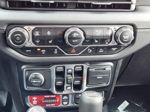 New 2024 Jeep Wrangler Unlimited Rubicon 392 image 30