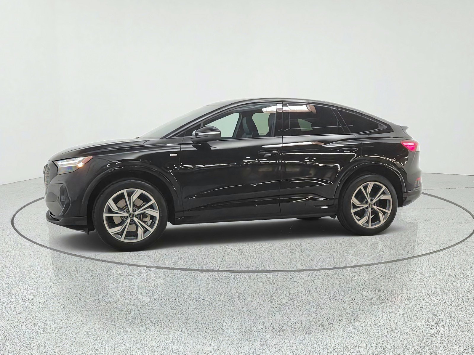 Used 2023 Audi Q4 e-tron Prestige w/ Black Optic Package AWD/4WD image 8