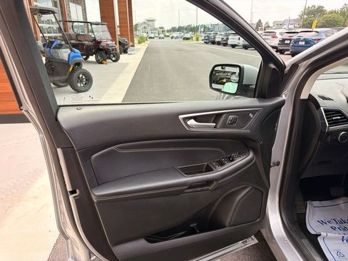 Used 2022 Ford Edge Titanium AWD/4WD image 9