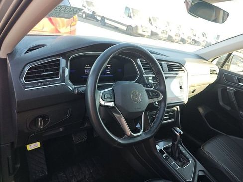 Used 2024 Volkswagen Tiguan SE image 25