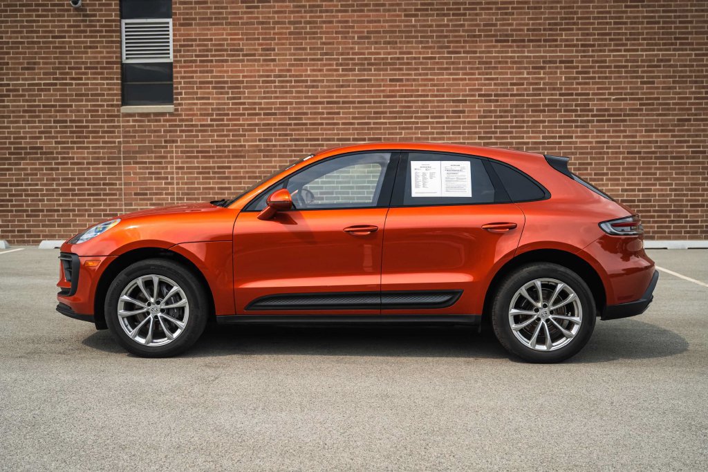 Used 2023 Porsche Macan AWD/4WD image 3