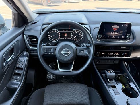 Used 2024 Nissan Rogue SV image 26
