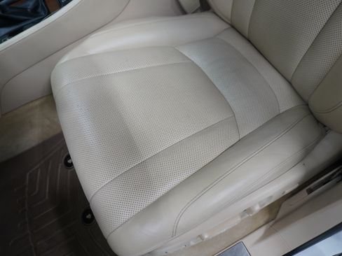 Used 2019 Lexus LX 570 4WD w/ Luxury Package image 12