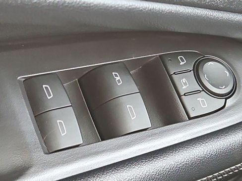 Used 2024 Chevrolet Blazer EV LT image 23