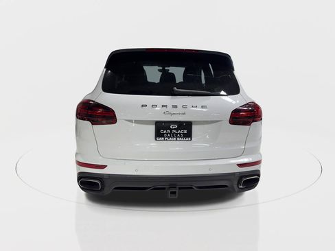 Used 2018 Porsche Cayenne w/ Premium Package image 9