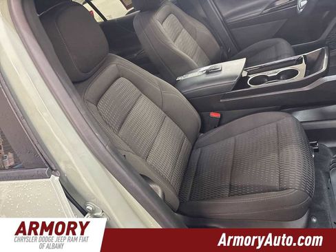 Used 2025 Chevrolet Equinox LT w/ Midnight Edition image 37