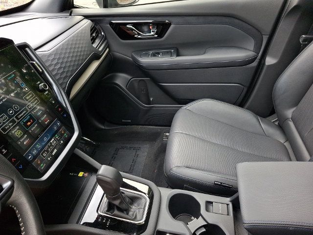 Used 2025 Subaru Forester Limited AWD/4WD image 33