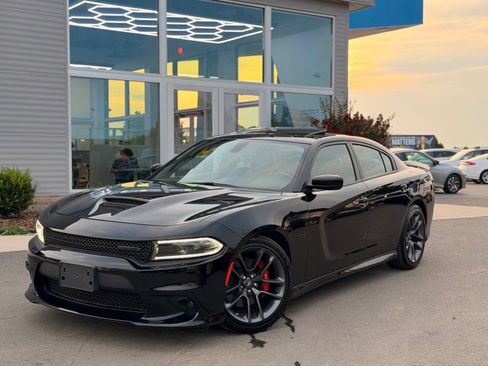Used 2023 Dodge Charger R/T w/ Plus Group RWD image 2