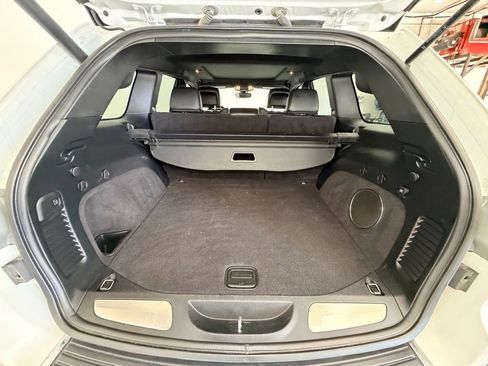Used 2020 Jeep Grand Cherokee Overland AWD/4WD image 7