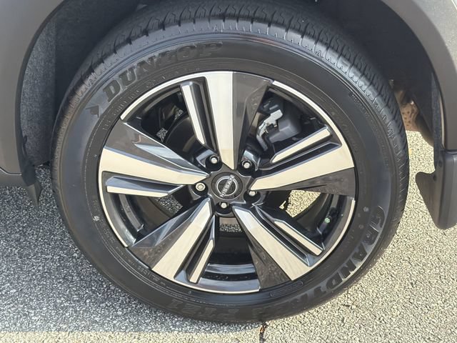 Certified 2025 Nissan Rogue SL w/ Tech Package FWD image 22
