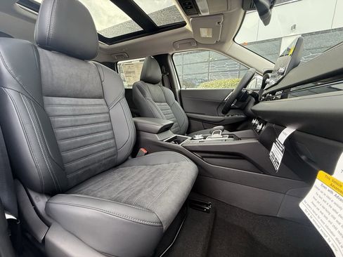 Used 2025 Mitsubishi Outlander SE image 28