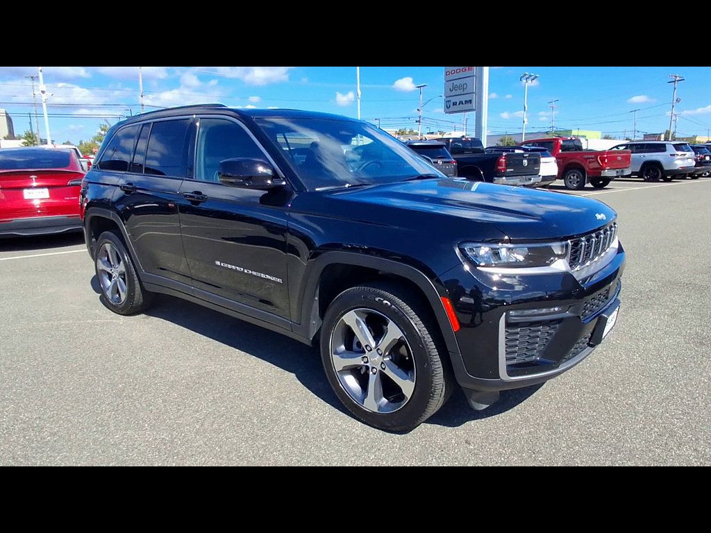 Used 2026 Jeep Grand Cherokee Limited AWD/4WD image 2