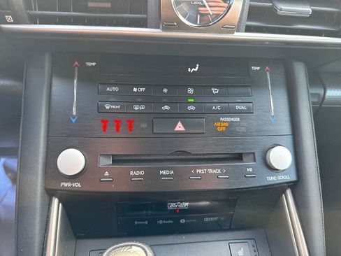 Used 2018 Lexus IS 350 image 26