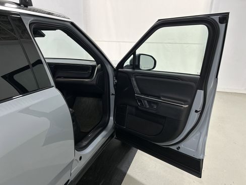 Used 2024 Rivian R1S Adventure AWD/4WD image 18