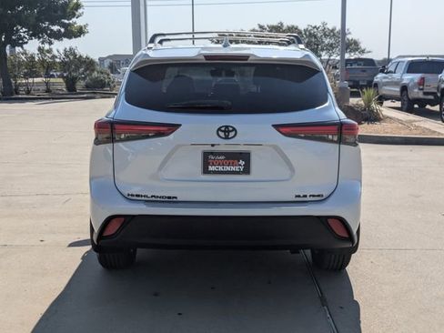 Used 2022 Toyota Highlander XLE image 7