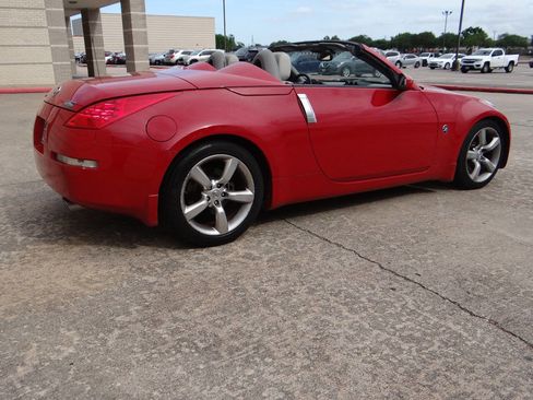 Used 2007 Nissan 350Z Touring image 3