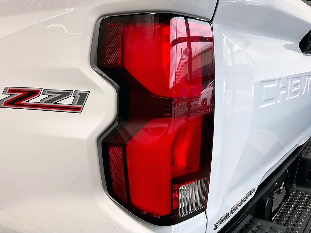 Used 2023 Chevrolet Colorado Z71 w/ Z71 Convenience Package 2 AWD/4WD image 34