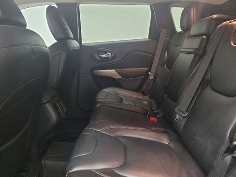 Used 2018 Jeep Cherokee Limited image 18