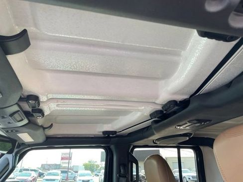 Used 2023 Jeep Gladiator Rubicon w/ Cold Weather Group AWD/4WD image 24