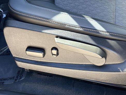 Used 2021 Chevrolet Colorado Z71 w/ Z71 Midnight Edition image 31