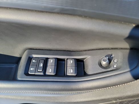 Used 2024 Jeep Grand Cherokee L Laredo image 11