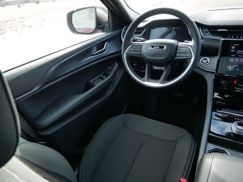 New 2026 Jeep Grand Cherokee Laredo X image 9