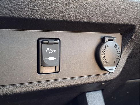 Used 2017 Toyota Tacoma SR image 21