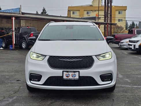 New 2026 Chrysler Pacifica Select image 3