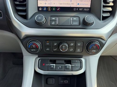 Used 2021 GMC Acadia SLT FWD image 17