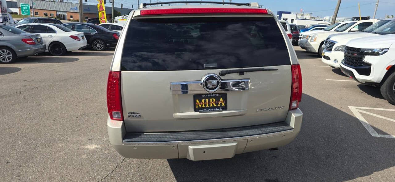 Used 2009 Cadillac Escalade ESV AWD image 3